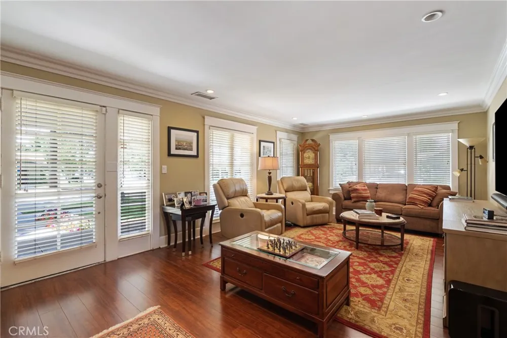 2411 3rd La Verne, CA 91750
