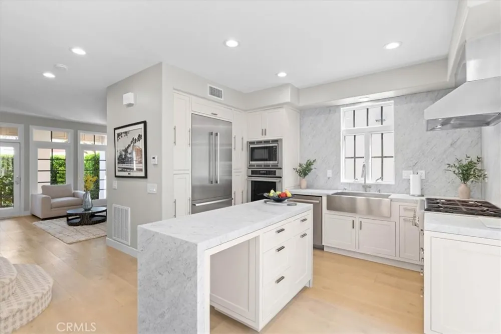 2534 Bungalow Place Corona del Mar, CA 92625