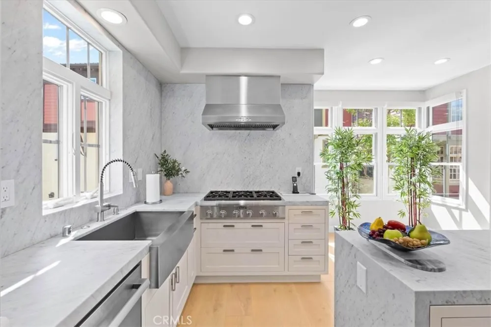 2534 Bungalow Place Corona del Mar, CA 92625