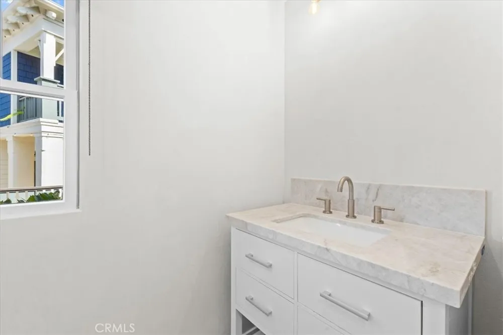 2534 Bungalow Place Corona del Mar, CA 92625