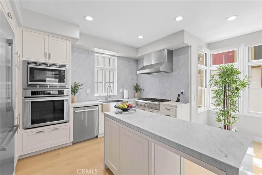 2534 Bungalow Place Corona del Mar, CA 92625