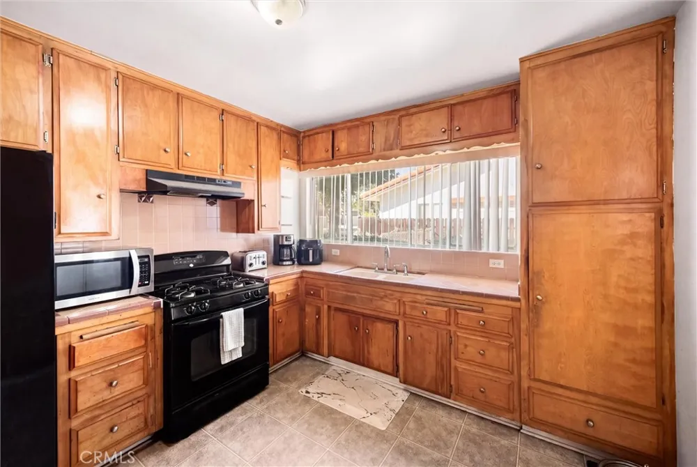 1850 Miramonte La Verne, CA 91750