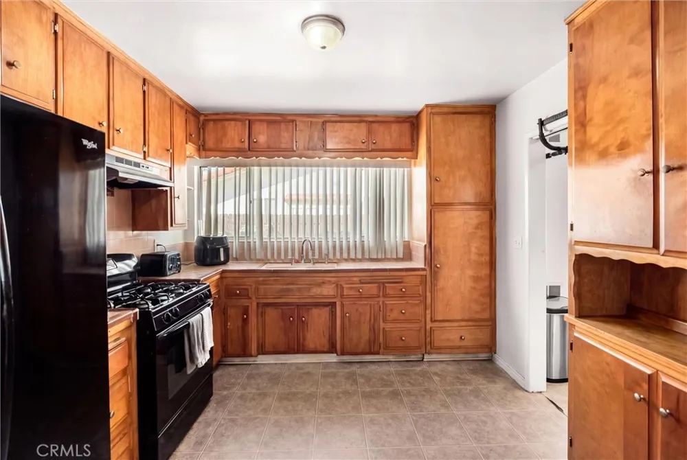1850 Miramonte La Verne, CA 91750
