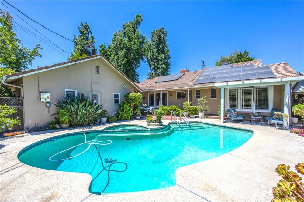 306 E 5th Ontario, CA 91764