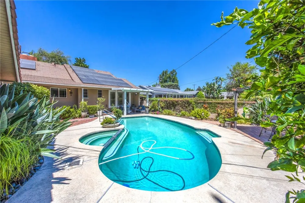 306 E 5th Ontario, CA 91764