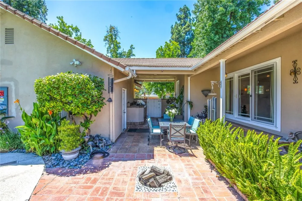 306 E 5th Ontario, CA 91764