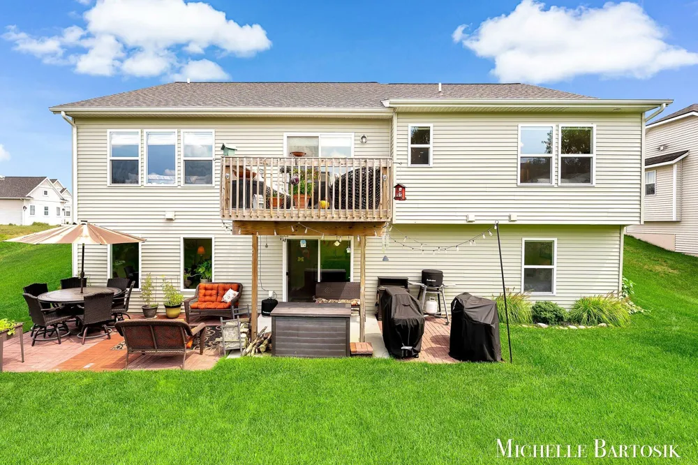 469 Seneca Ridge Drive Middleville Village, MI 49333
