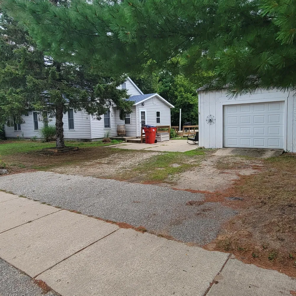 8 E Barton Street Newaygo City, MI 49337