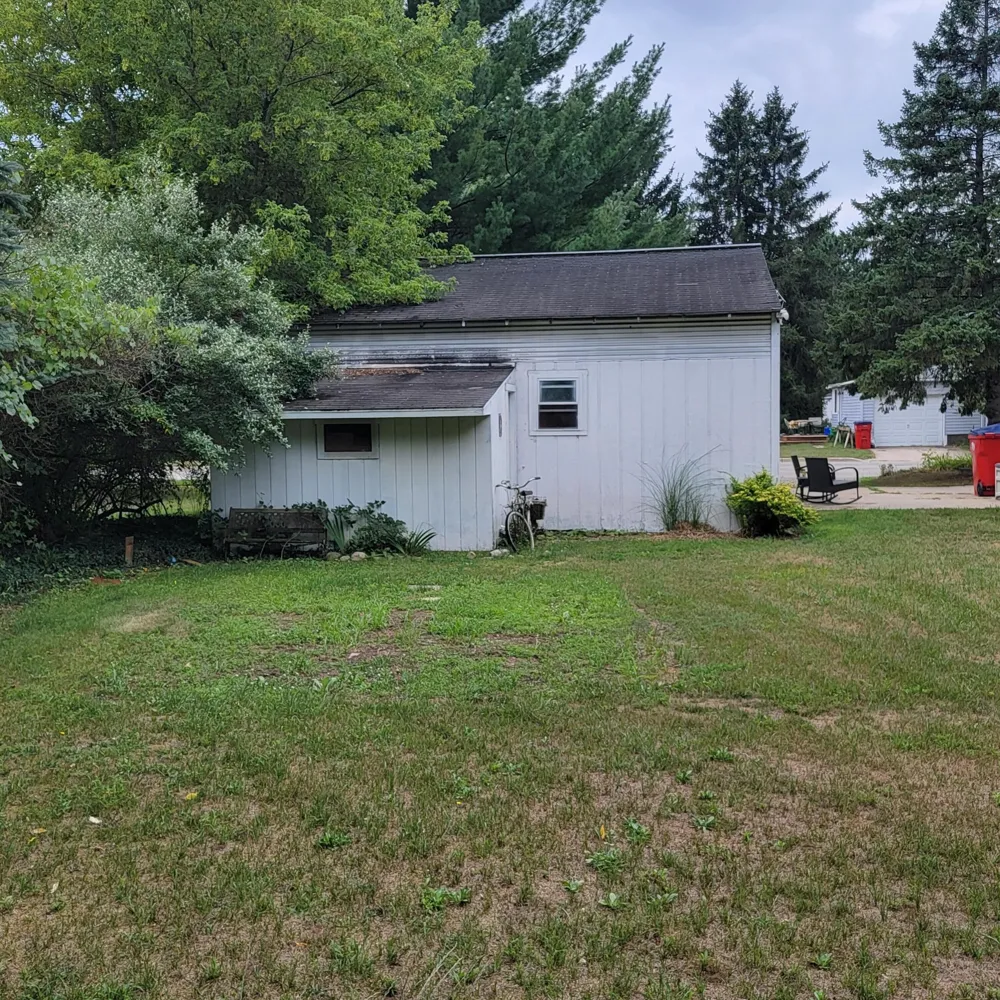 8 E Barton Street Newaygo City, MI 49337