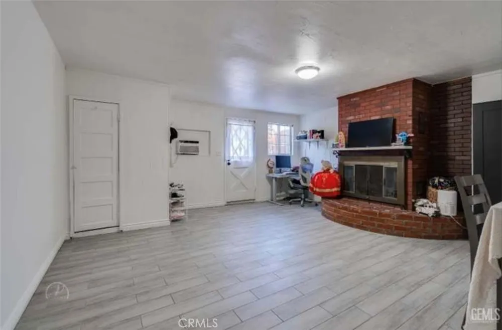 37 Garden Bakersfield, CA 93307