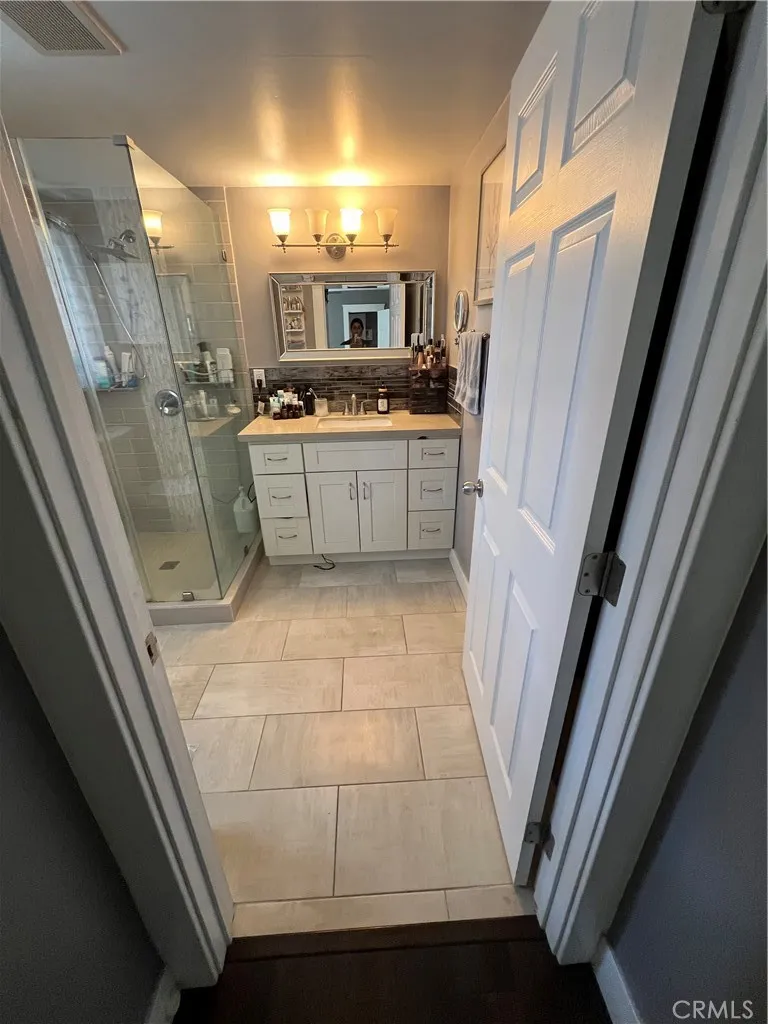 119 W Washington Pasadena, CA 91103