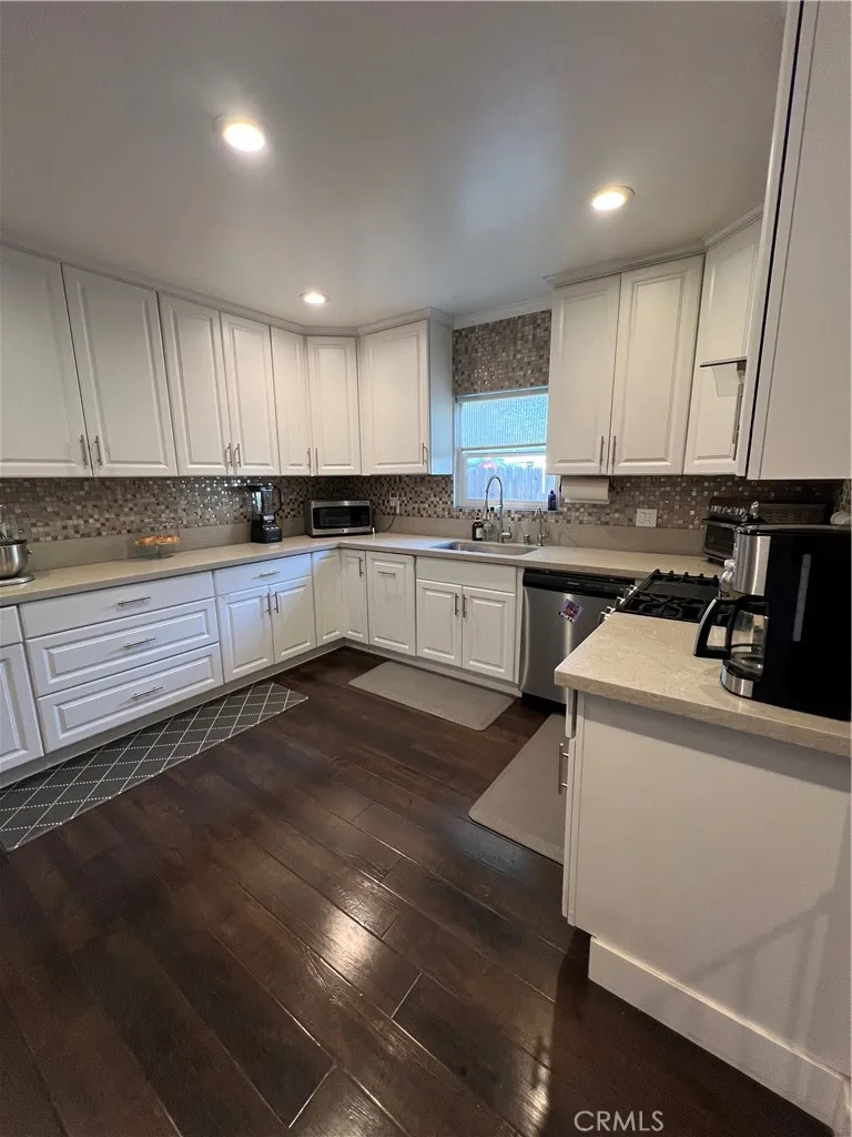 119 W Washington Pasadena, CA 91103