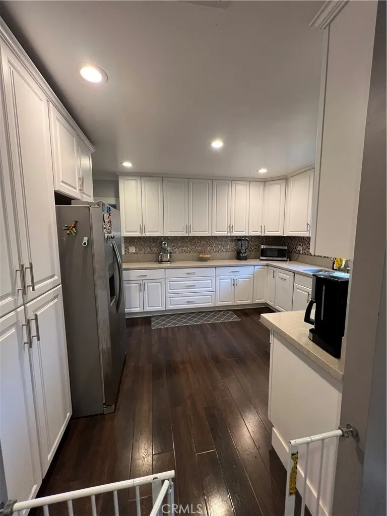 119 W Washington Pasadena, CA 91103