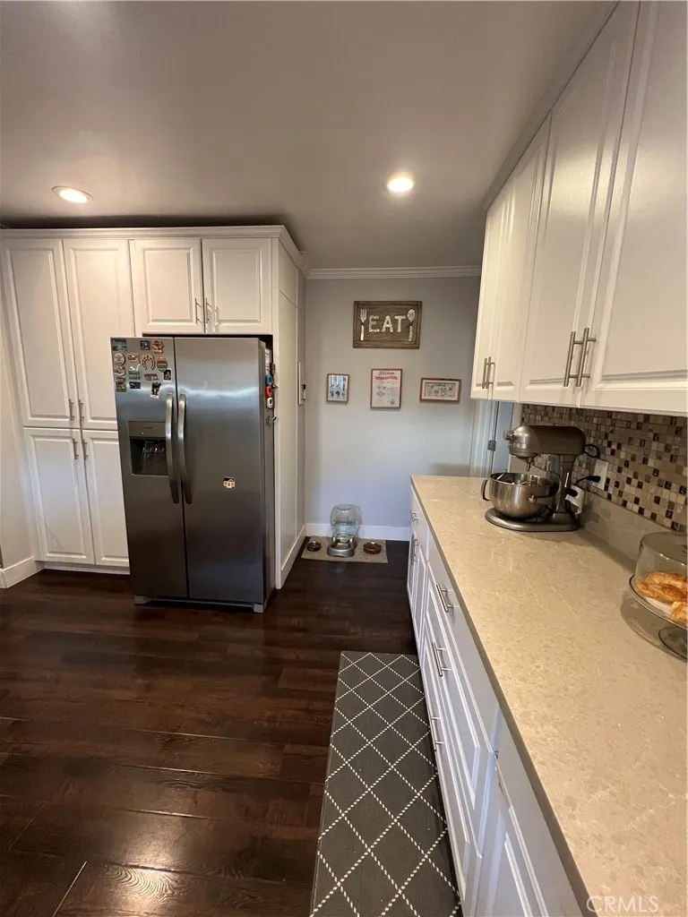 119 W Washington Pasadena, CA 91103