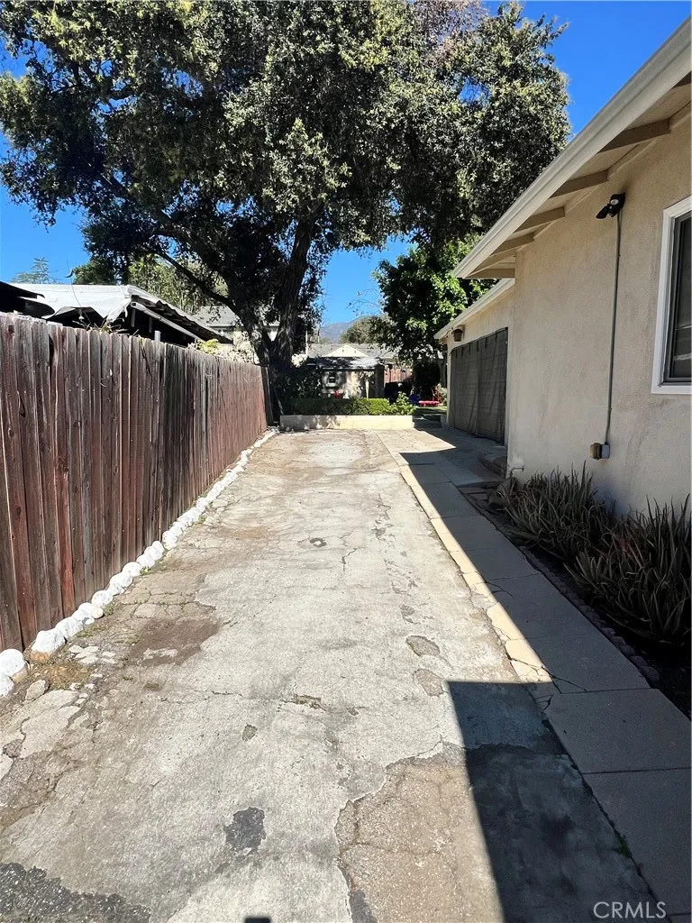 119 W Washington Pasadena, CA 91103