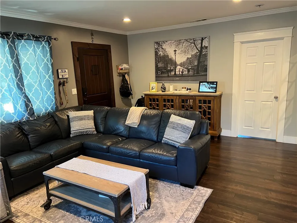 119 W Washington Pasadena, CA 91103