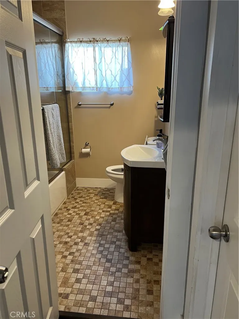 119 W Washington Pasadena, CA 91103