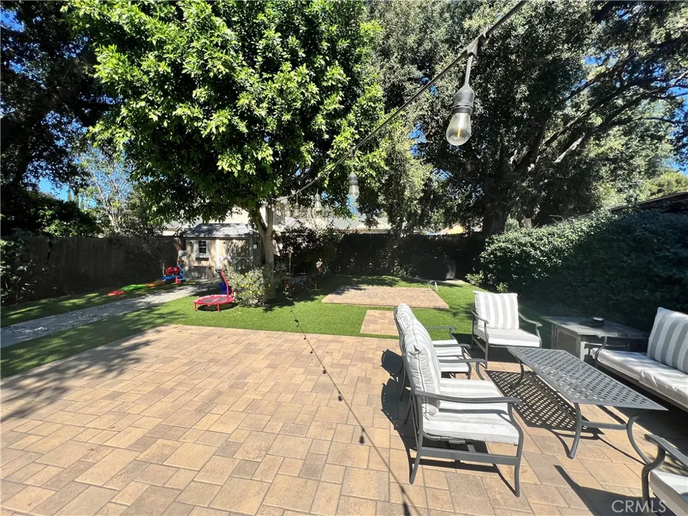 119 W Washington Pasadena, CA 91103