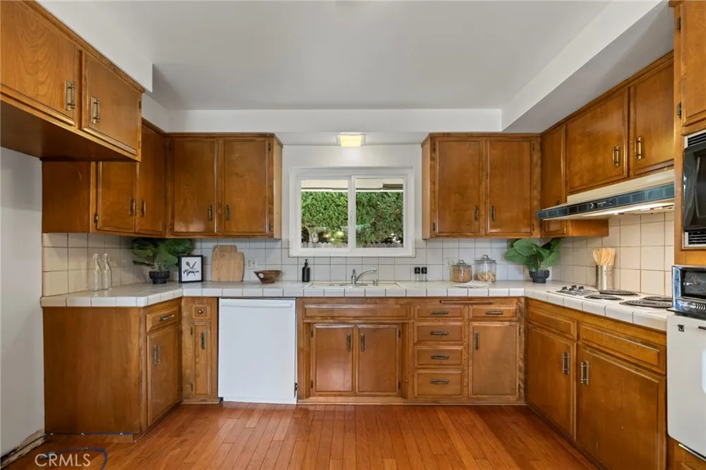 956 W 14th Street Upland, CA 91786