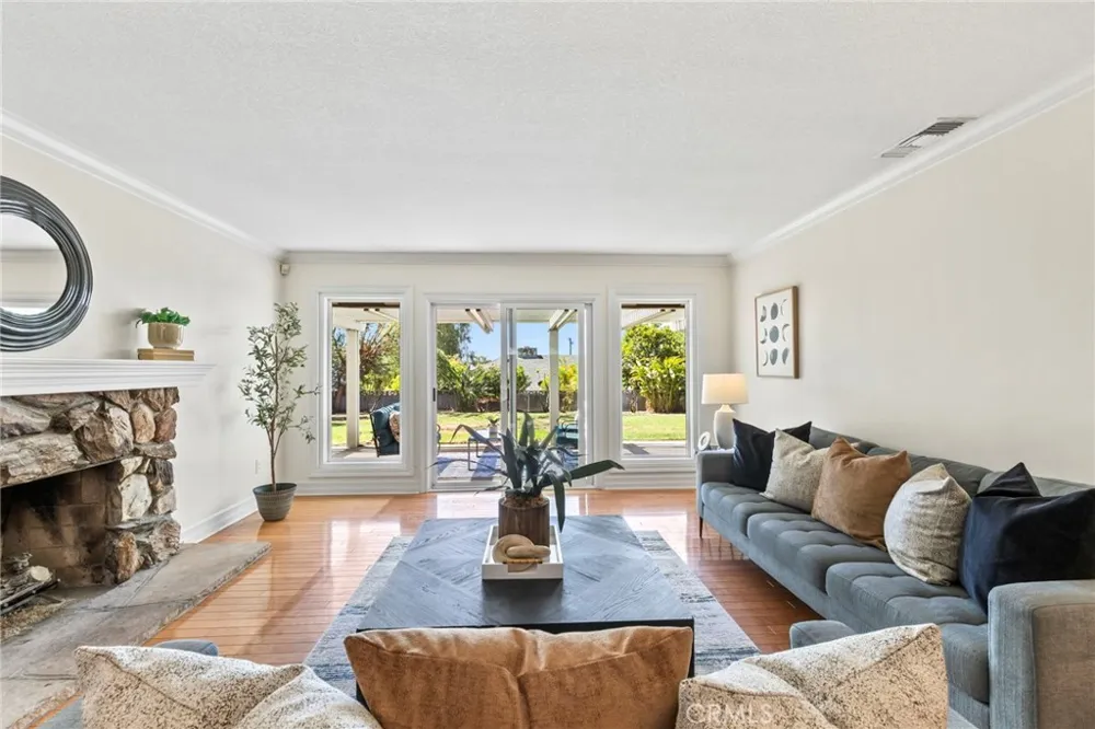 956 W 14th Street Upland, CA 91786