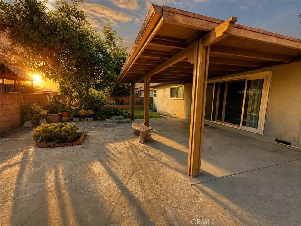 14624 Hutchcroft La Puente, CA 91744