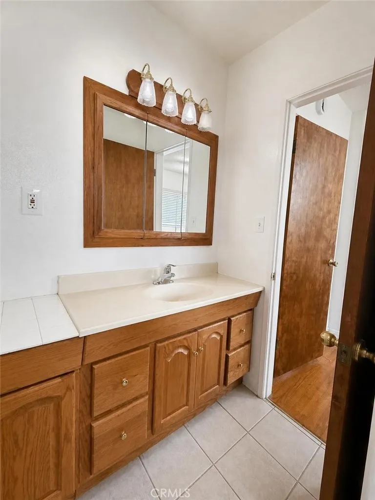 14624 Hutchcroft La Puente, CA 91744