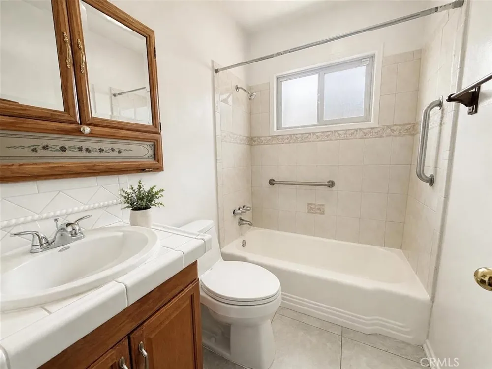 14624 Hutchcroft La Puente, CA 91744