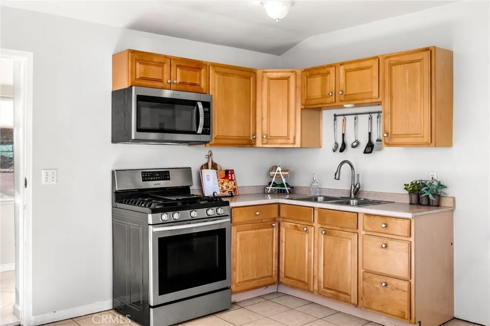 449 Arrow Highway Claremont, CA 91711