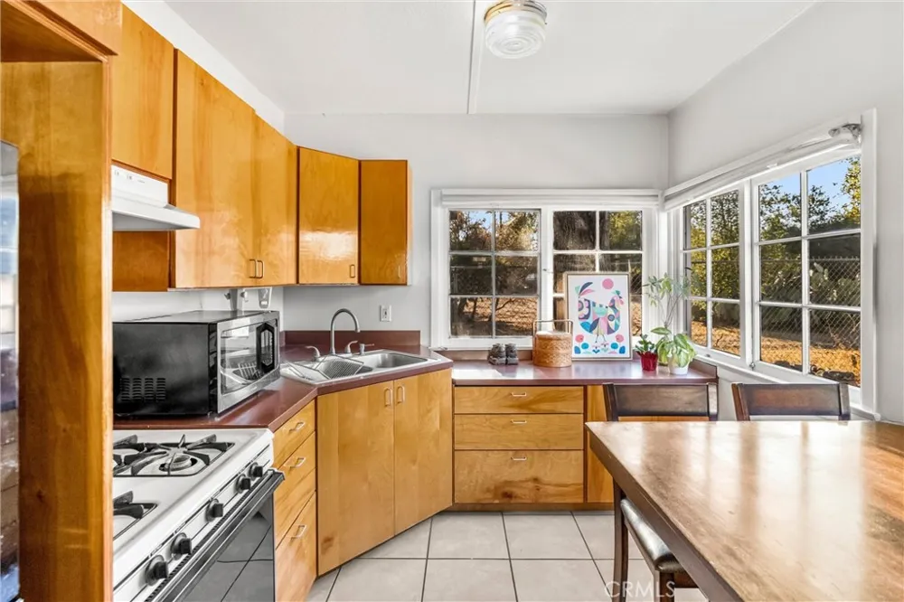 449 Arrow Highway Claremont, CA 91711