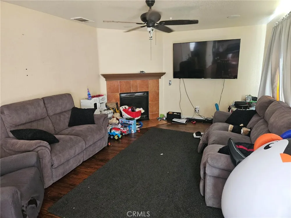 7845 Oak Court Highland, CA 92346
