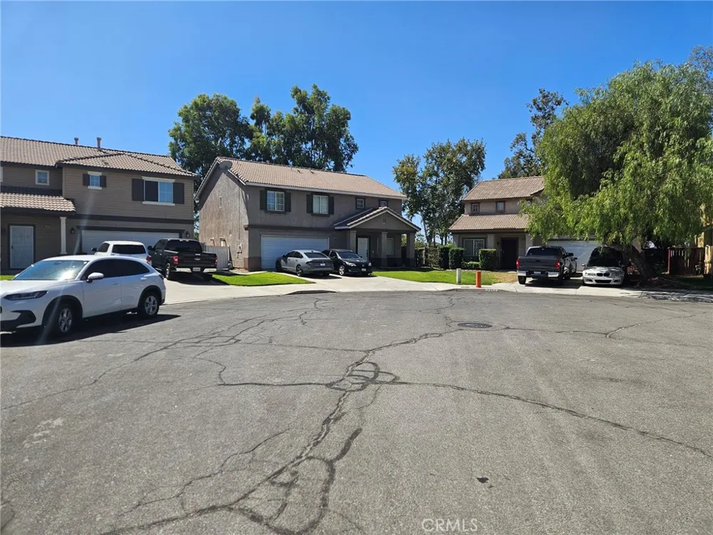 7845 Oak Court Highland, CA 92346