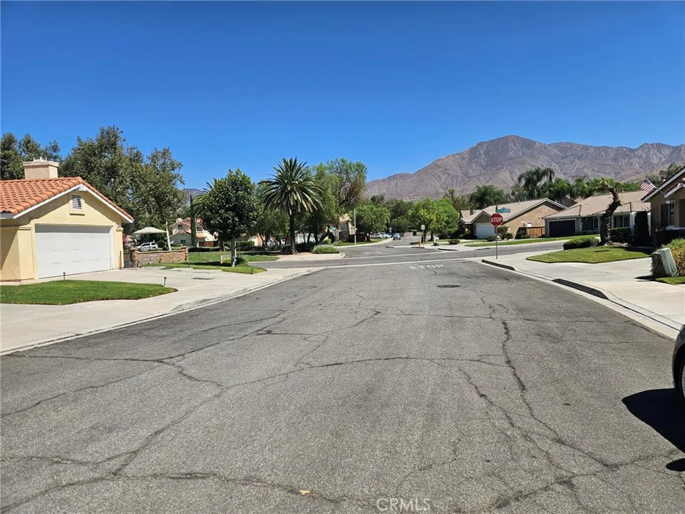 7845 Oak Court Highland, CA 92346