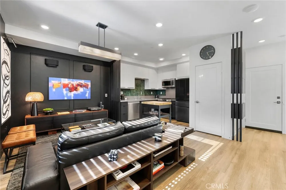 713 Cara Cara Lane Covina, CA 91723