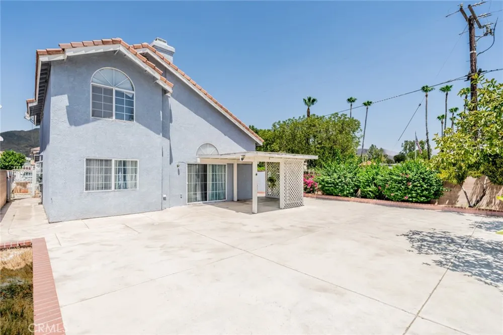 27495 Silverberry Highland, CA 92346