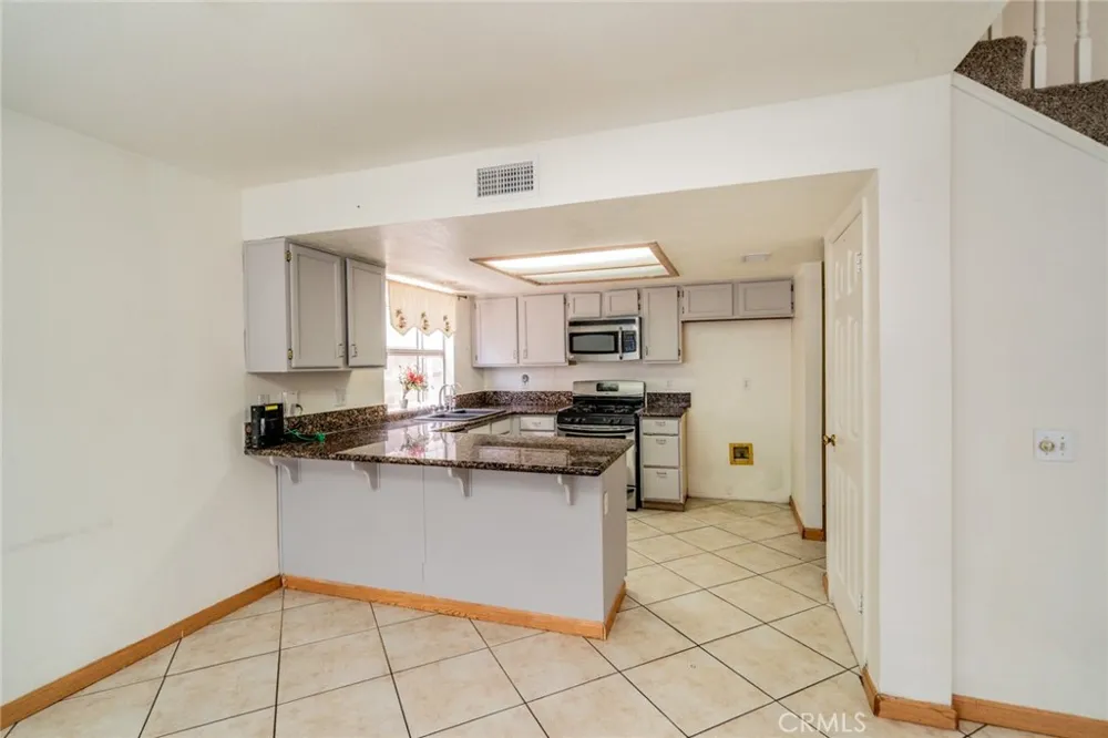 27495 Silverberry Highland, CA 92346