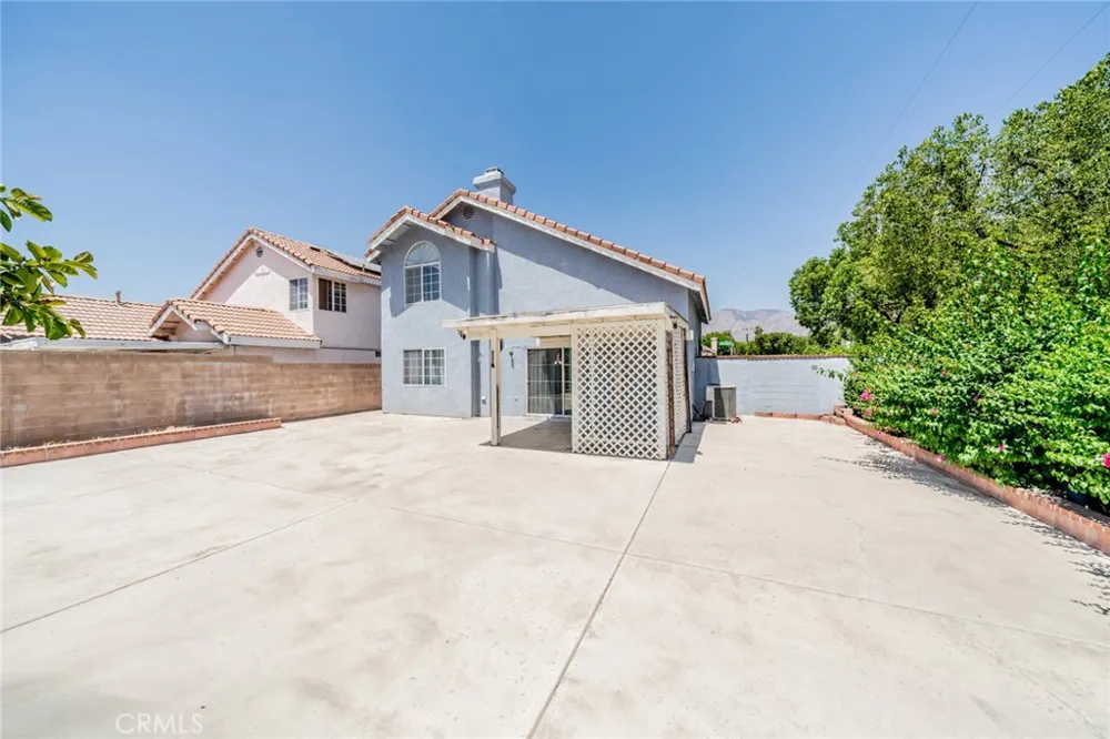 27495 Silverberry Highland, CA 92346