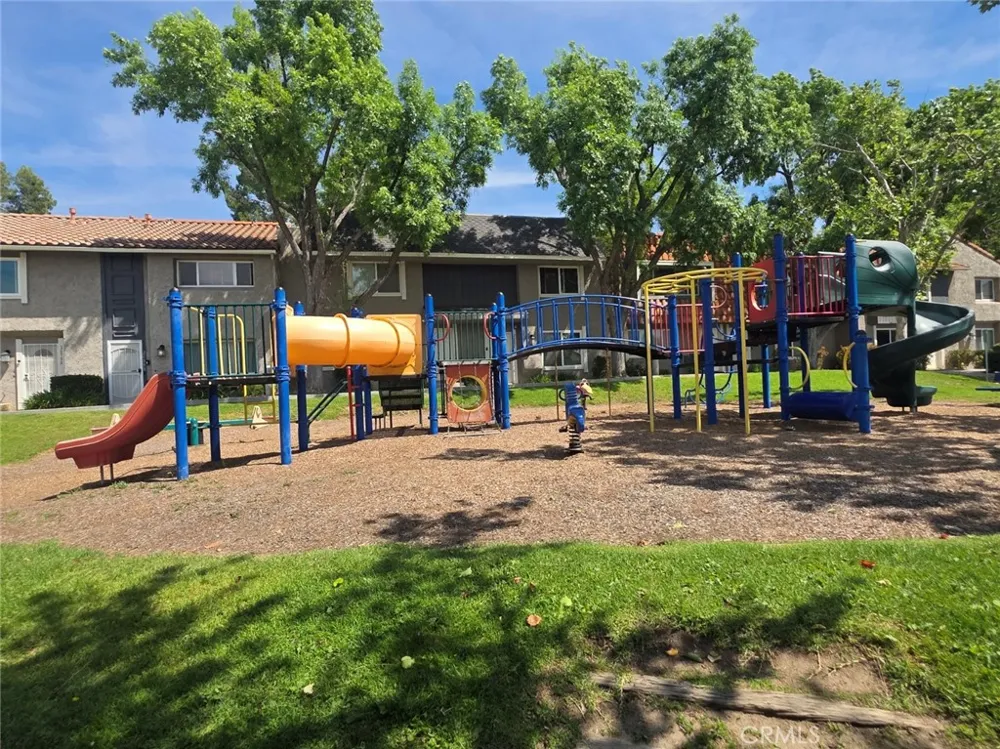 26938 Via Terraza Saugus, CA 91350
