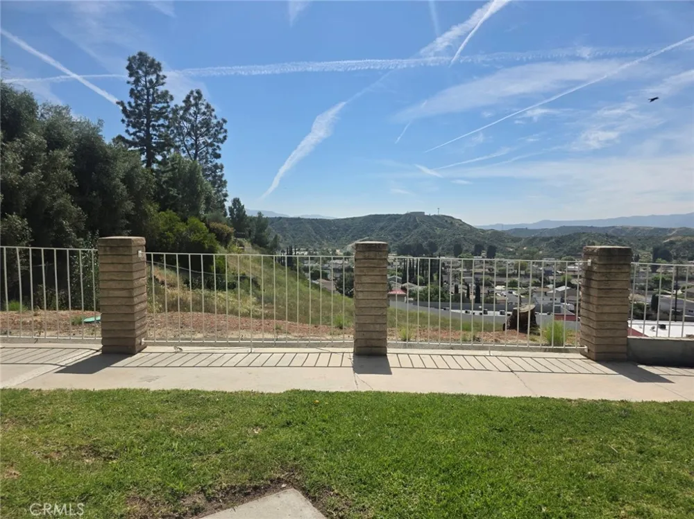26938 Via Terraza Saugus, CA 91350