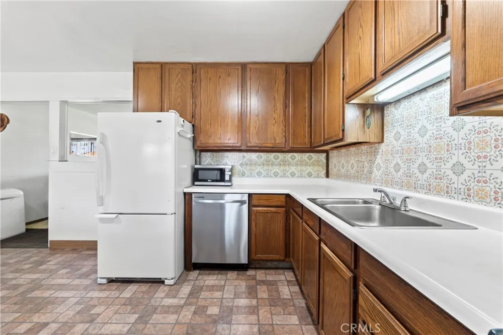 323 E 185th Street Carson, CA 90746