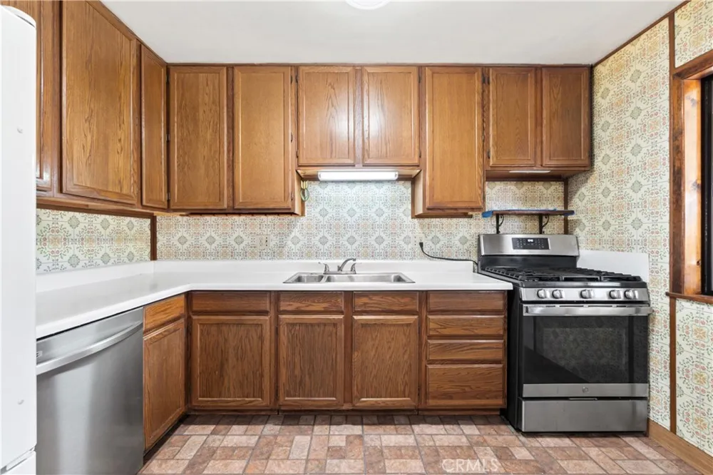 323 E 185th Street Carson, CA 90746