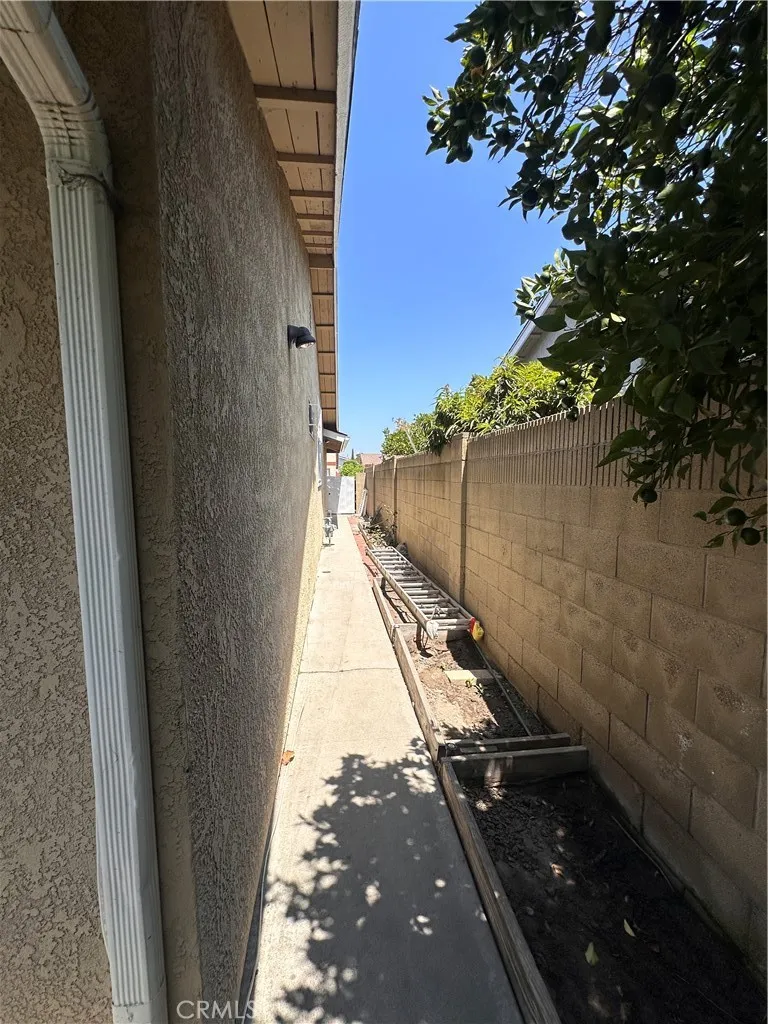 10744 Andy Cerritos, CA 90703
