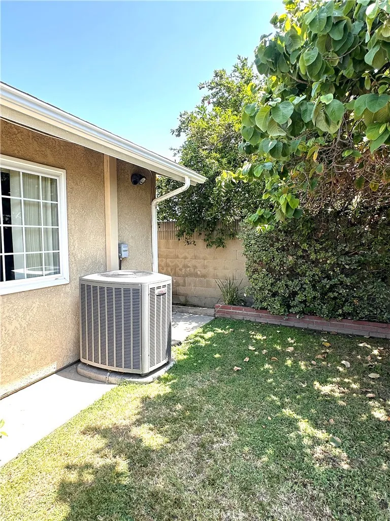 10744 Andy Cerritos, CA 90703