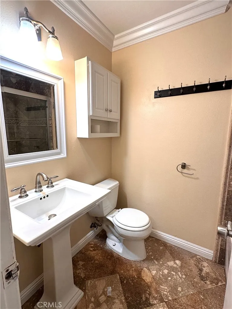 10744 Andy Cerritos, CA 90703