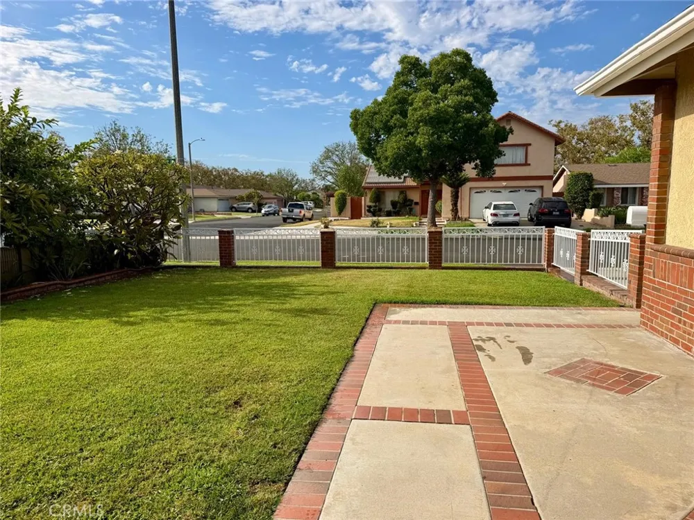 10744 Andy Cerritos, CA 90703