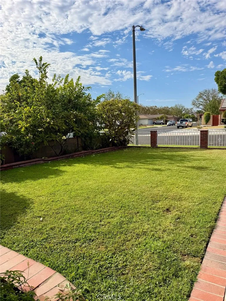 10744 Andy Cerritos, CA 90703