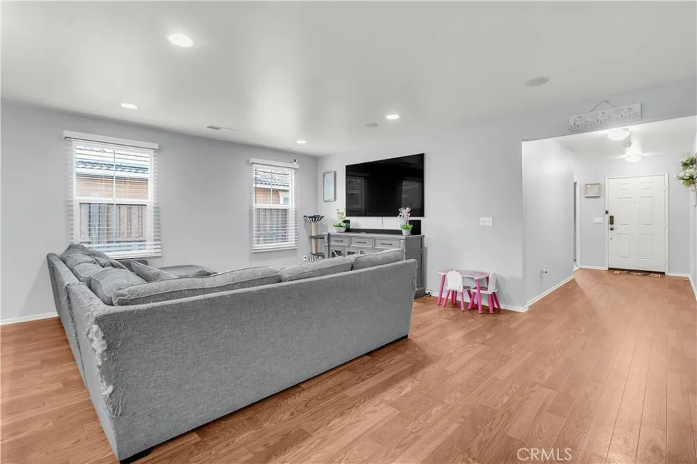 684 Julian Avenue San Jacinto, CA 92582