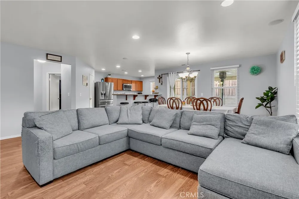 684 Julian Avenue San Jacinto, CA 92582