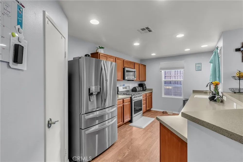 684 Julian Avenue San Jacinto, CA 92582