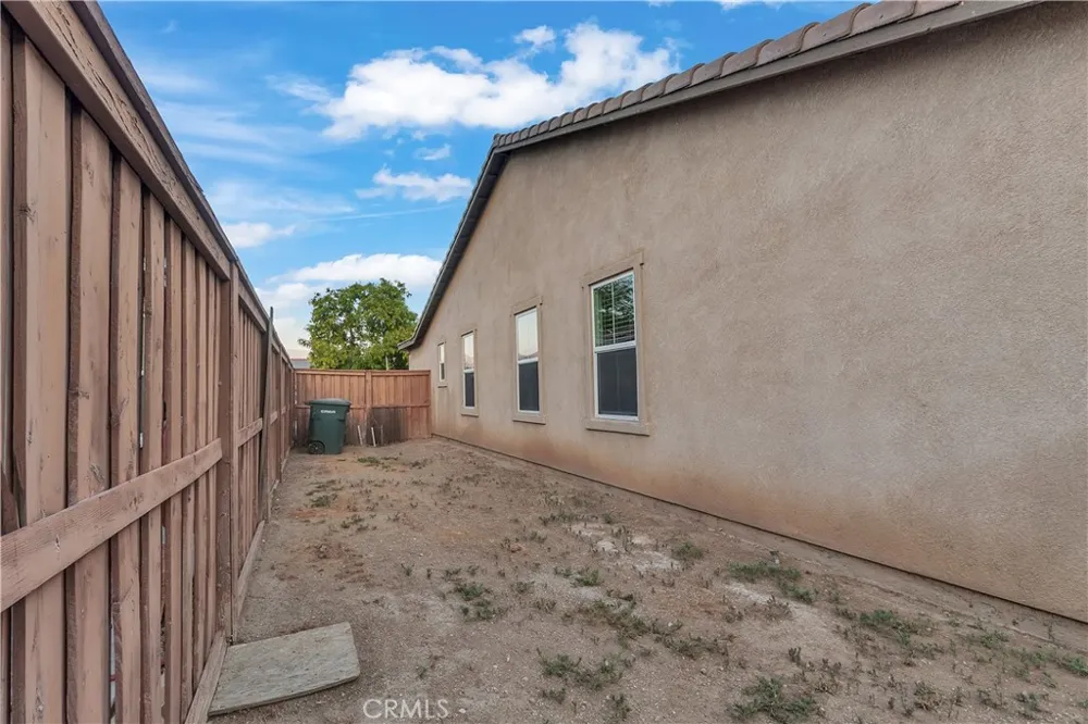 684 Julian Avenue San Jacinto, CA 92582