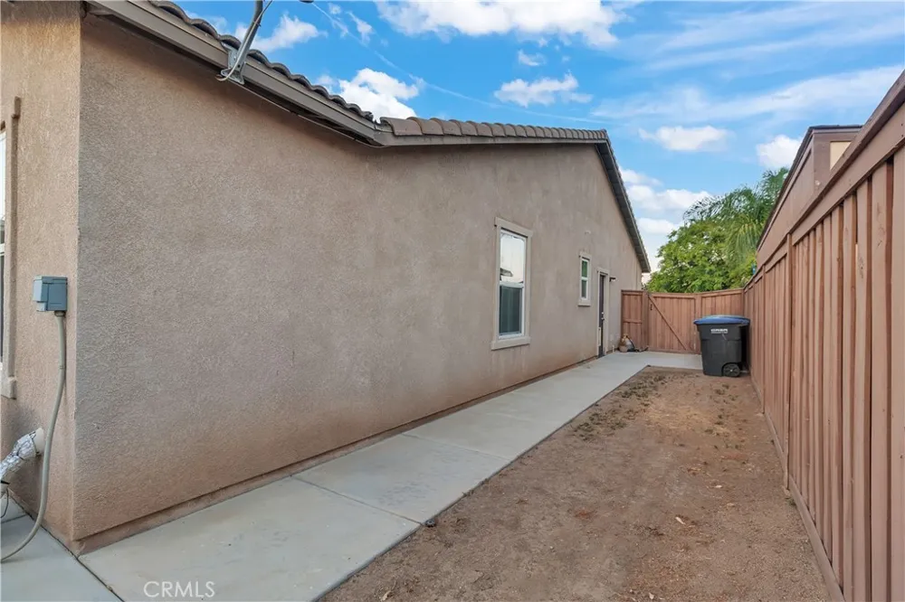 684 Julian Avenue San Jacinto, CA 92582